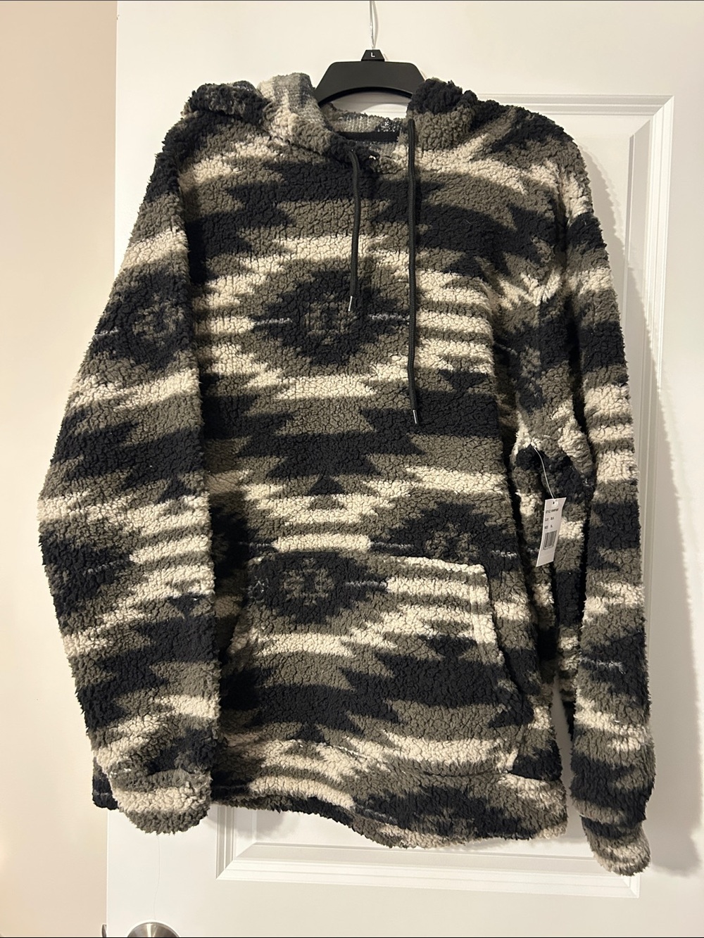 Men’s Cozy Black & Cream Patterned Sherpa Hoodie Sweater